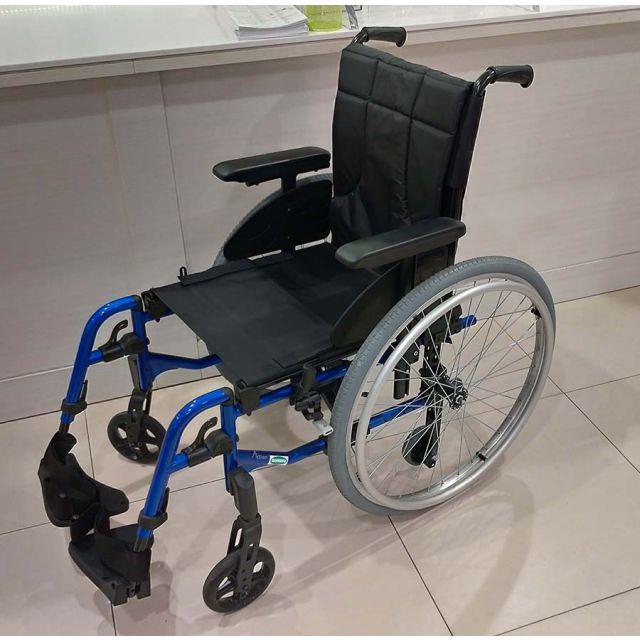 Carrozzina leggera Action 3 Basic Stock